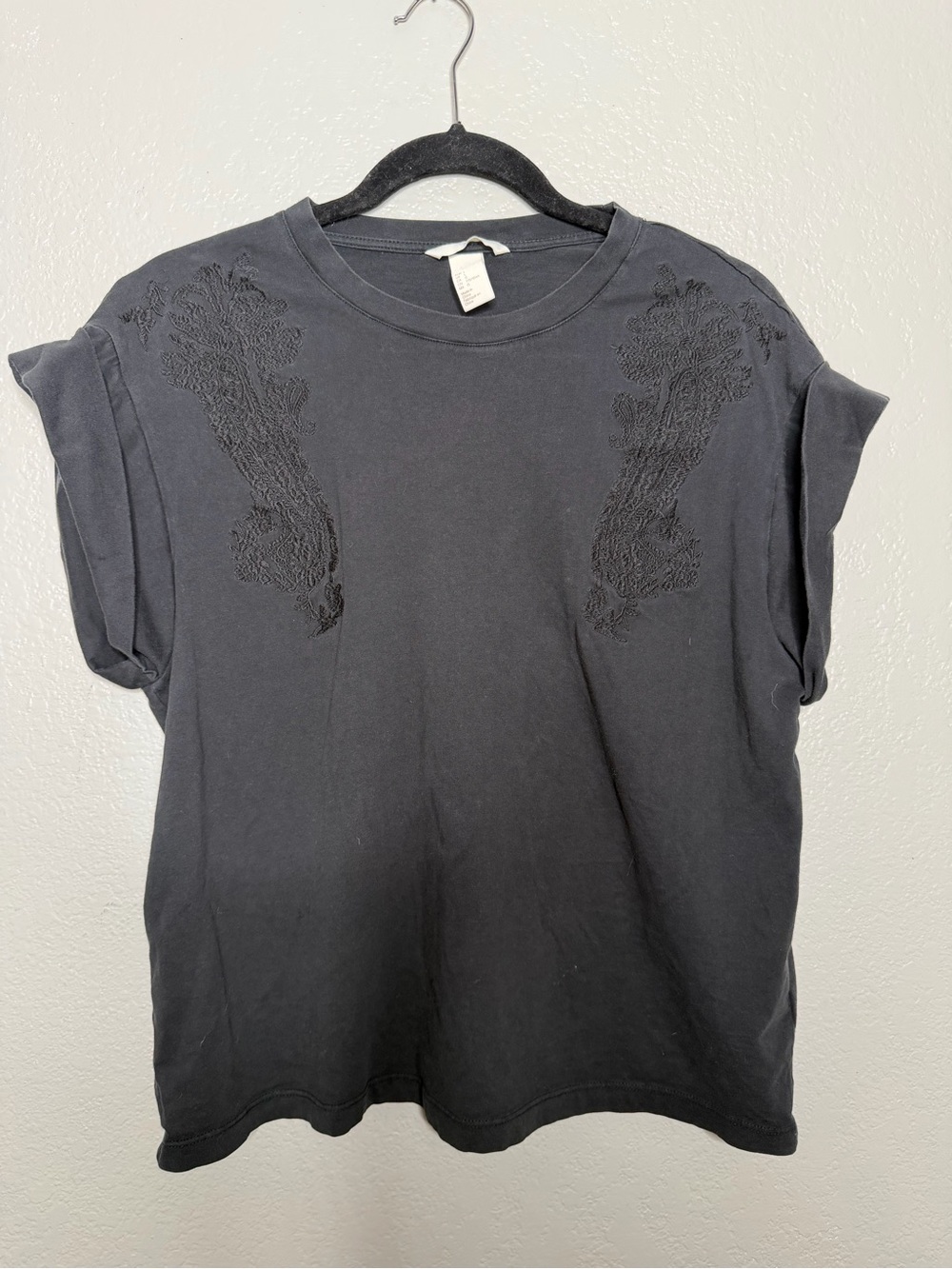 H&M Black Embroidered Crewneck Women's Top sz L